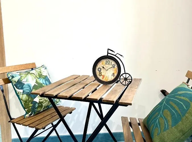 לינה וארוחת בוקר Casa Oikia 3*